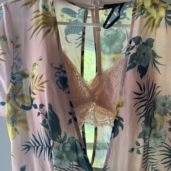 Missguided Pink Tropical Print Ruffle Dress - Picture 3 of 11